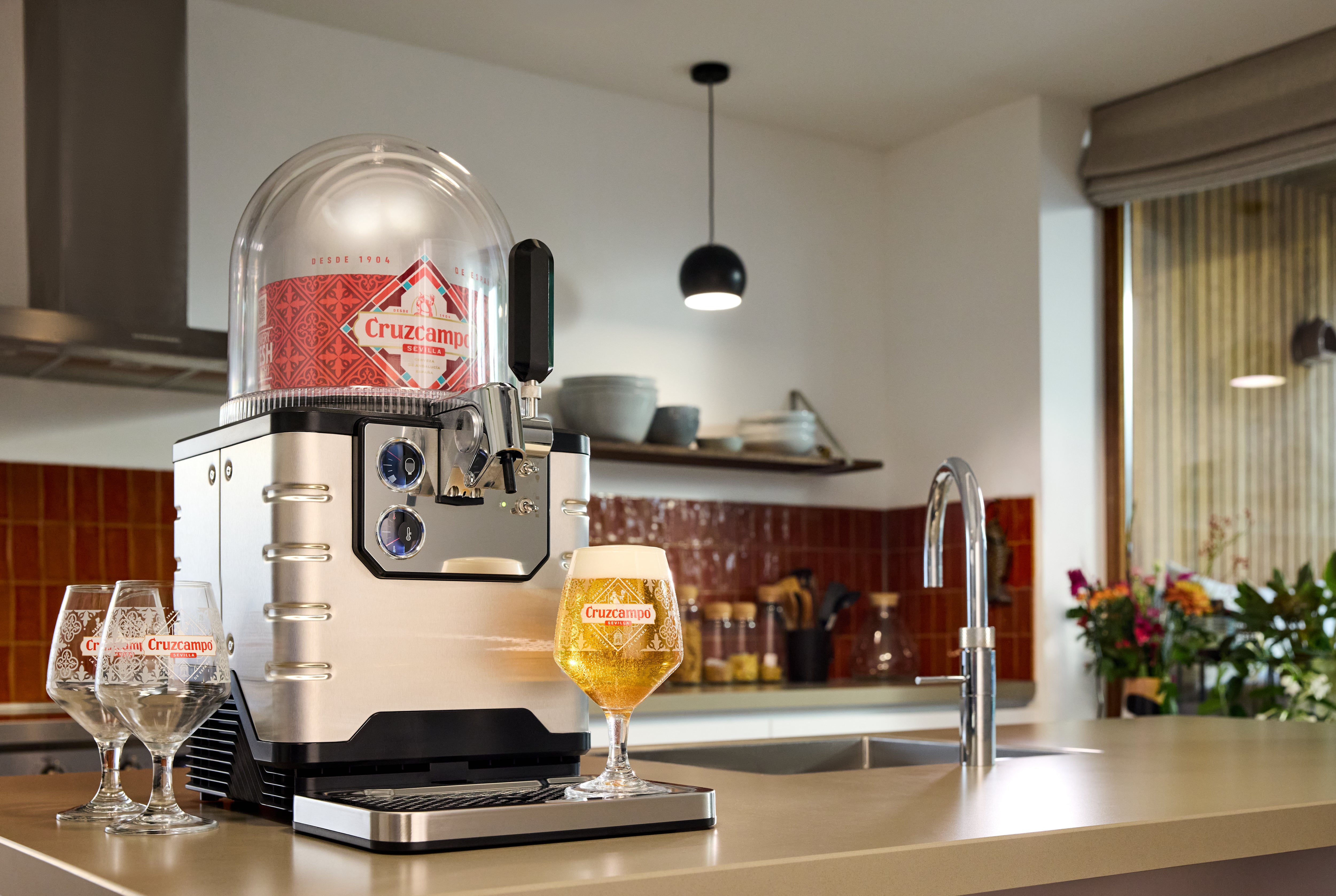 Cruzcampo Keg in Blade Beer Tap . Spanish Lager served by BLADE beer machine.

