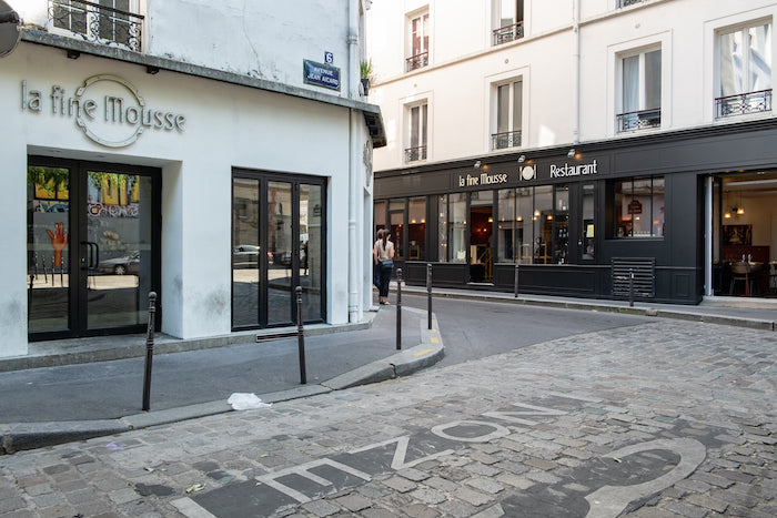 Exterior view of La Fine Mousse, a stylish bar in Paris with a wide selection of beers.