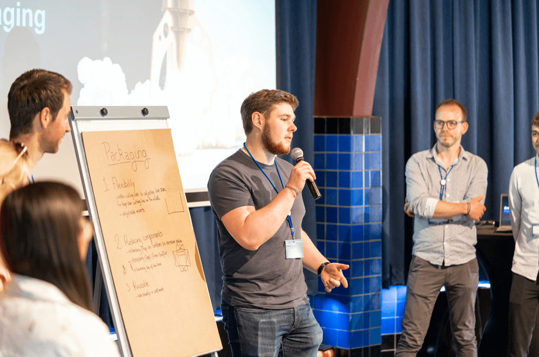 A Beerwulf employee giving a presentation about beer logistics